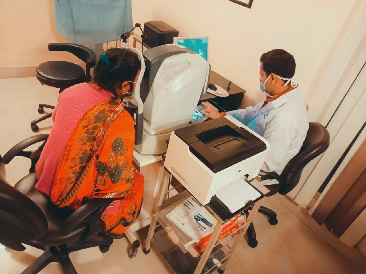 Eye examination with slit lamp at Susanjeevani Hospital, the most advanced eye hospital in Lucknow